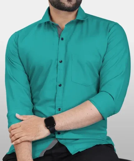 Men Regular Fit Solid Spread Collar Casual Shirt