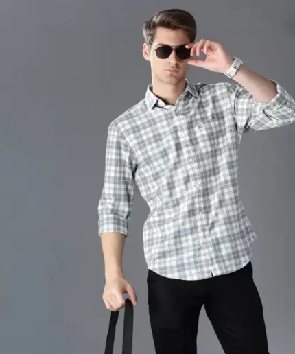 Men Slim Fit Checkered Spread Collar Casual Shirt