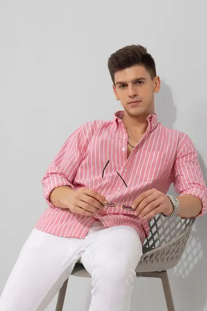 Men Slim Fit Striped Spread Collar Casual Shirt